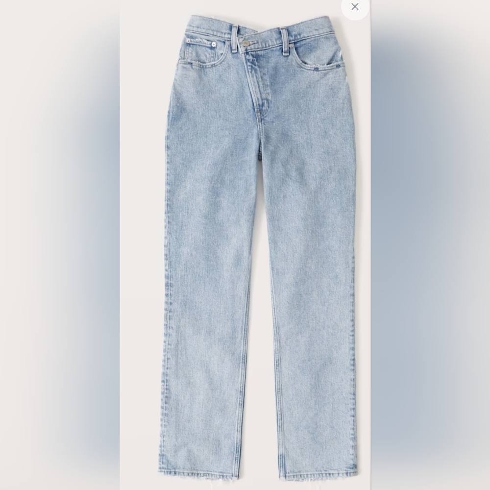 Abercrombie Curve Love Ultra High Rise 90s Straight Asymmetrical Jeans Size 27